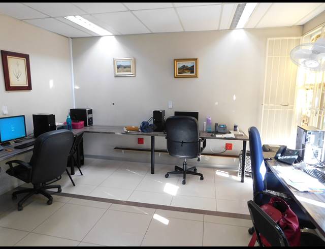 162M² OFFICE FOR SALE IN FERNDALE